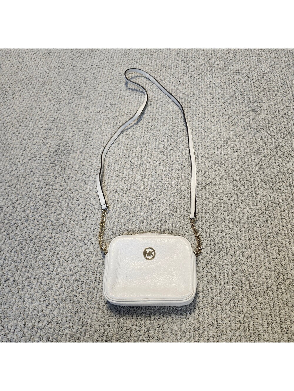 Michael Kors White Pebbled Leather Crossbody Bag with Gold Chain Strap Size S